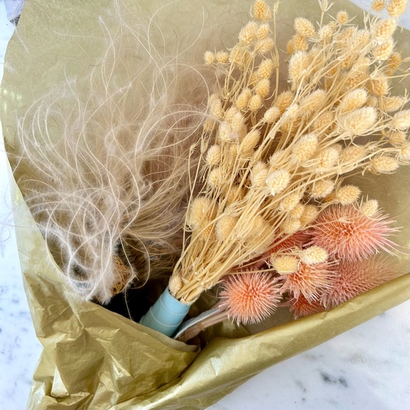 Assorted Dried floral & frisée batches - Picture 1 of 10